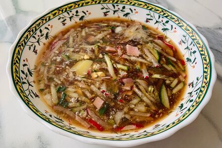 Окрошка с ветчиной на квасе