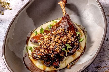 Утиная ножка, томлёная в медовом пиве