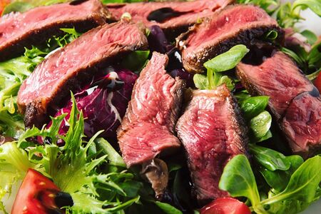 Тёплый салат из телятины