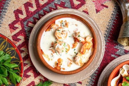 Креветки под соусом Чкмерули