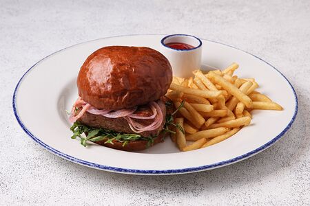 Бургер с тунцом и копченым айоли