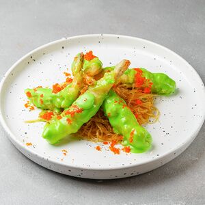 Креветки со сладким соусом васаби и стеклянной фунчозой