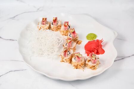 Ролл с татаки из тунца