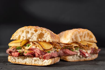 С грибным жюльеном и луком фри