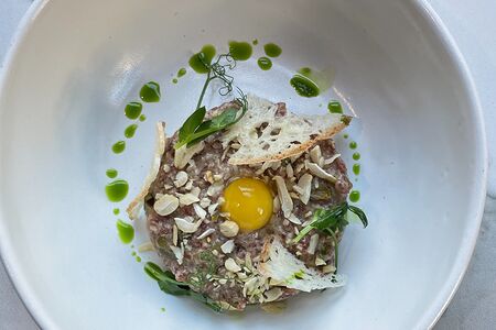 Тартар из говядины с хрустящими чипсами