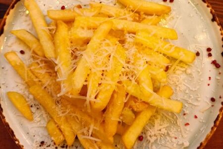 Картофель фри с пармезаном