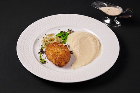 Котлета из черной трески с пюре из сельдерея