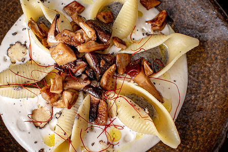 Конкилье с белыми грибами и трюфелем