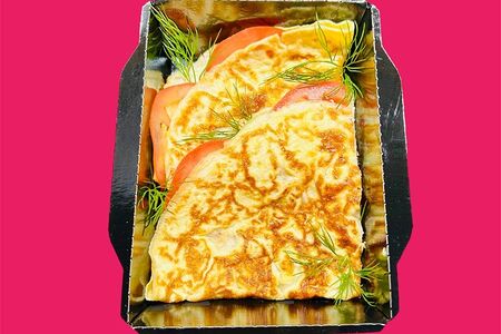 Омлет с томатами и моцареллой