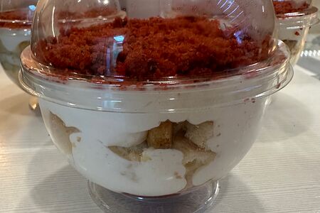Тирамису клубничный в креманке