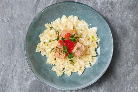 Фарфалле с лососем