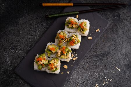 Тартар из авокадо с угрем