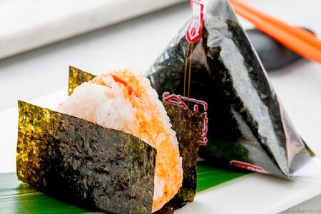 Онигири с чукой