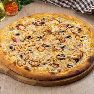 Пицца с курицей и грибами