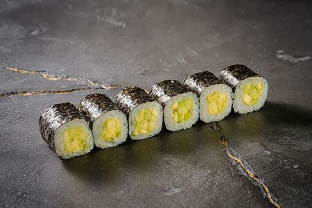 Классический Ролл Авокадо