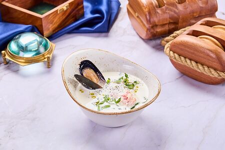 Сливочный суп с крабом и креветкой