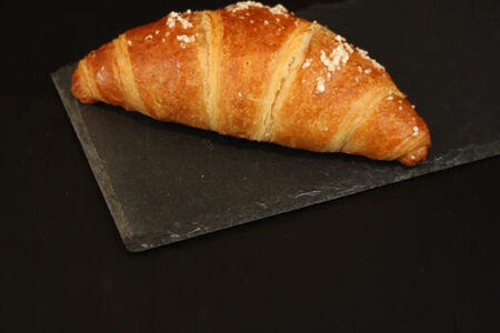 Круассан с абрикосом