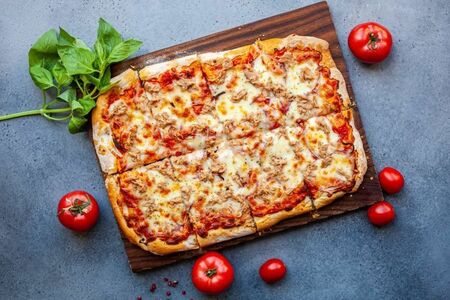 Пицца с тунцом