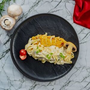 Паста с грудкой цыпленка и грибами