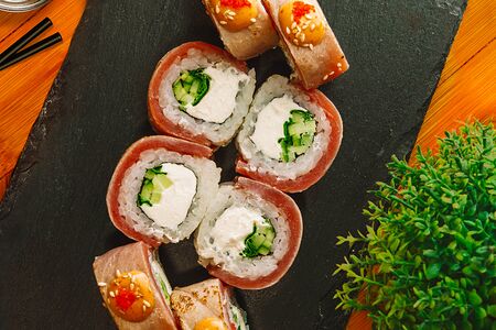 Филадельфия с тунцом татаки