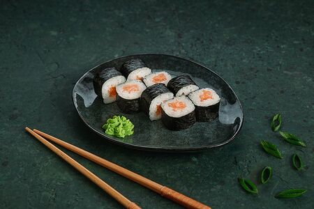 Ролл сяке маки