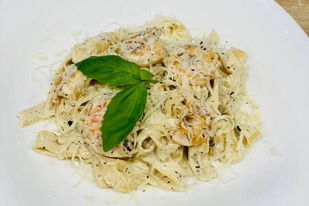 Феттуччине с королевскими креветками