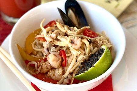 Вок с морепродуктами