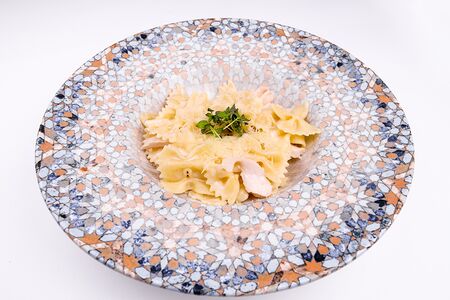 Фарфалле с курицей и сыром