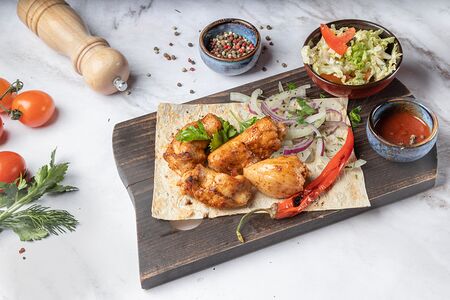 Куриный шашлык на лаваше