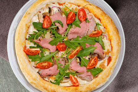 Пицца с ростбифом