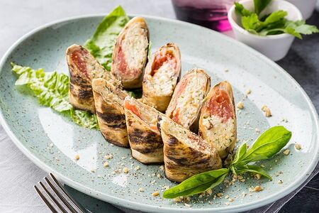 Рулетики пикантные из баклажан