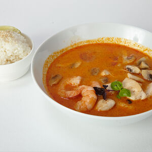 Том Ям с курицей и креветками