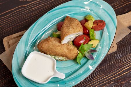 Филе грудки цыпленка, фаршированное шпинатом и сыром