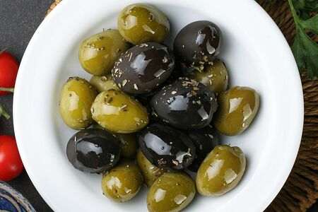 Оливки и маслины