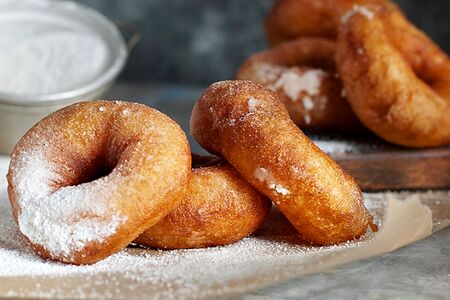 Пончик творожный в сахарной пудре