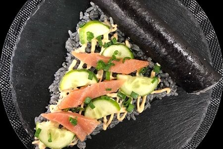 Суши-пицца с лососем