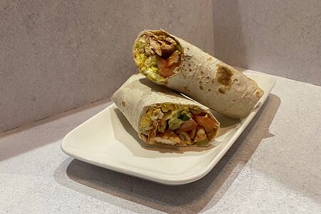 Ролл с мясом цыпленка