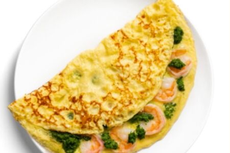 Омлет с креветками и шпинатом