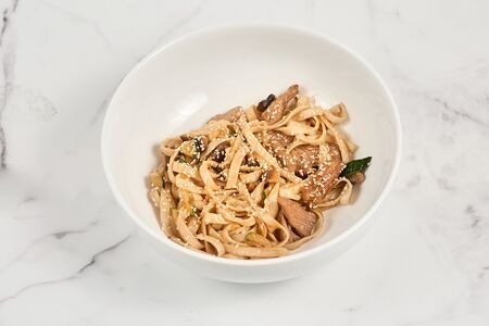 Удон со свининой