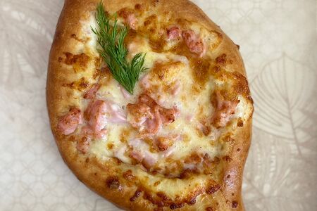 Хачапури по-аджарски с ветчиной