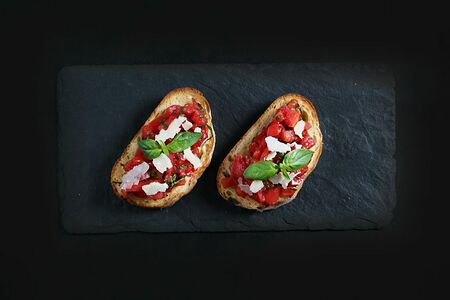 Брускетты с томатами