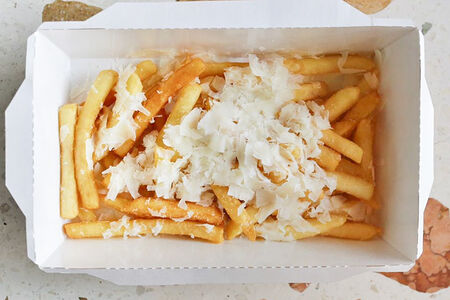 Картофель фри, пекорино, айоли