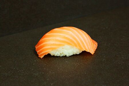 Суши Лосось