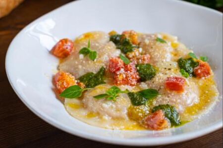 Равиоли с креветками и песто