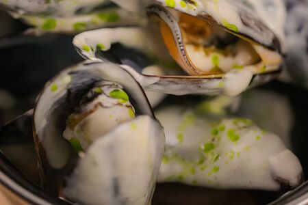 Мидии в сливочном соусе