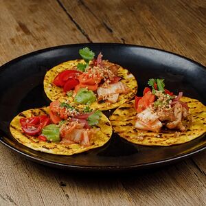 Тако с кунжутным цыпленком