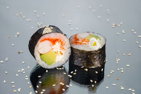 Футомаки с креветкой и авокадо