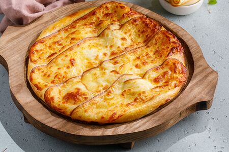 Хачапури с копченым сыром сулугуни