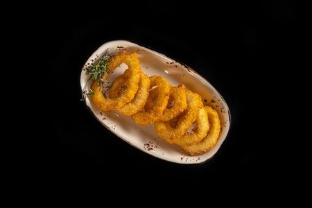 Кольца кальмара с соусом тартар