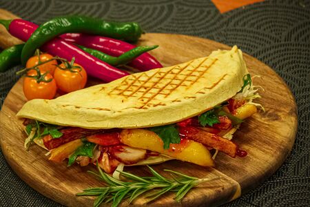 Пицца закрытая фри